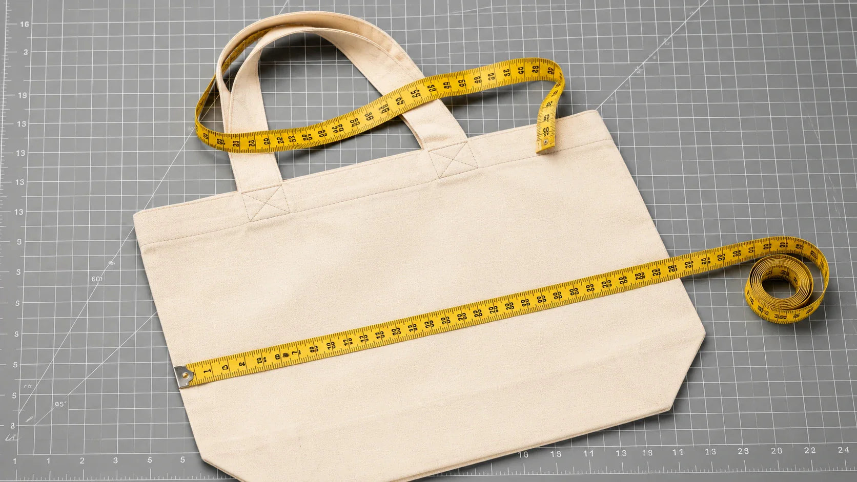 A visual guide demonstrating different handle lengths and sizes for premium custom tote bags.