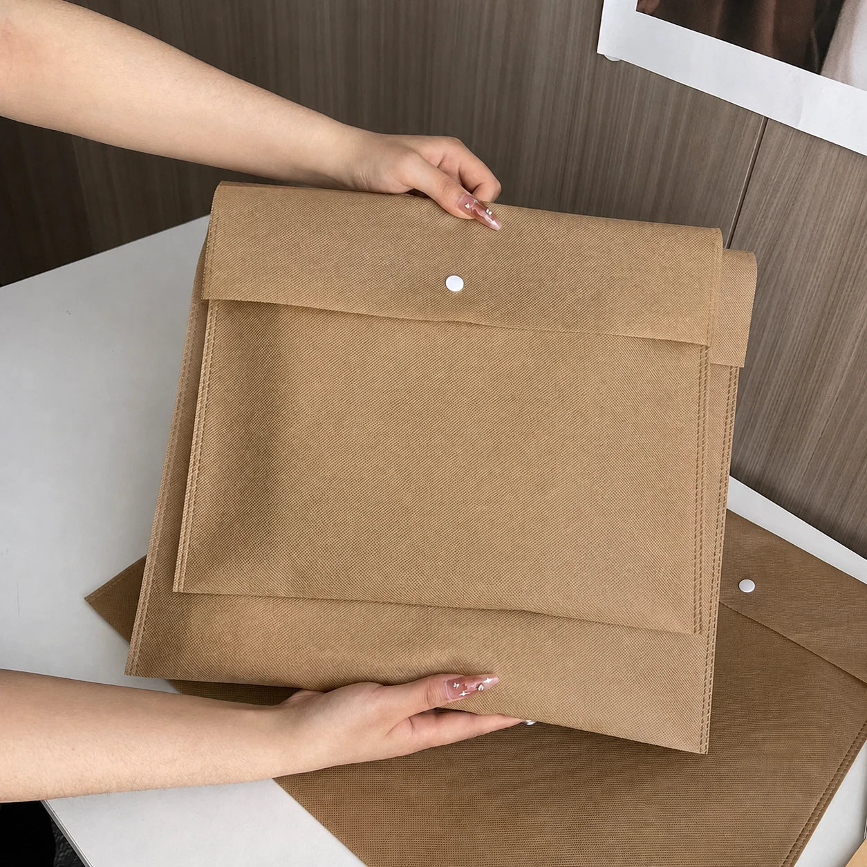 Brown envelope-style non-woven bags with snap closures