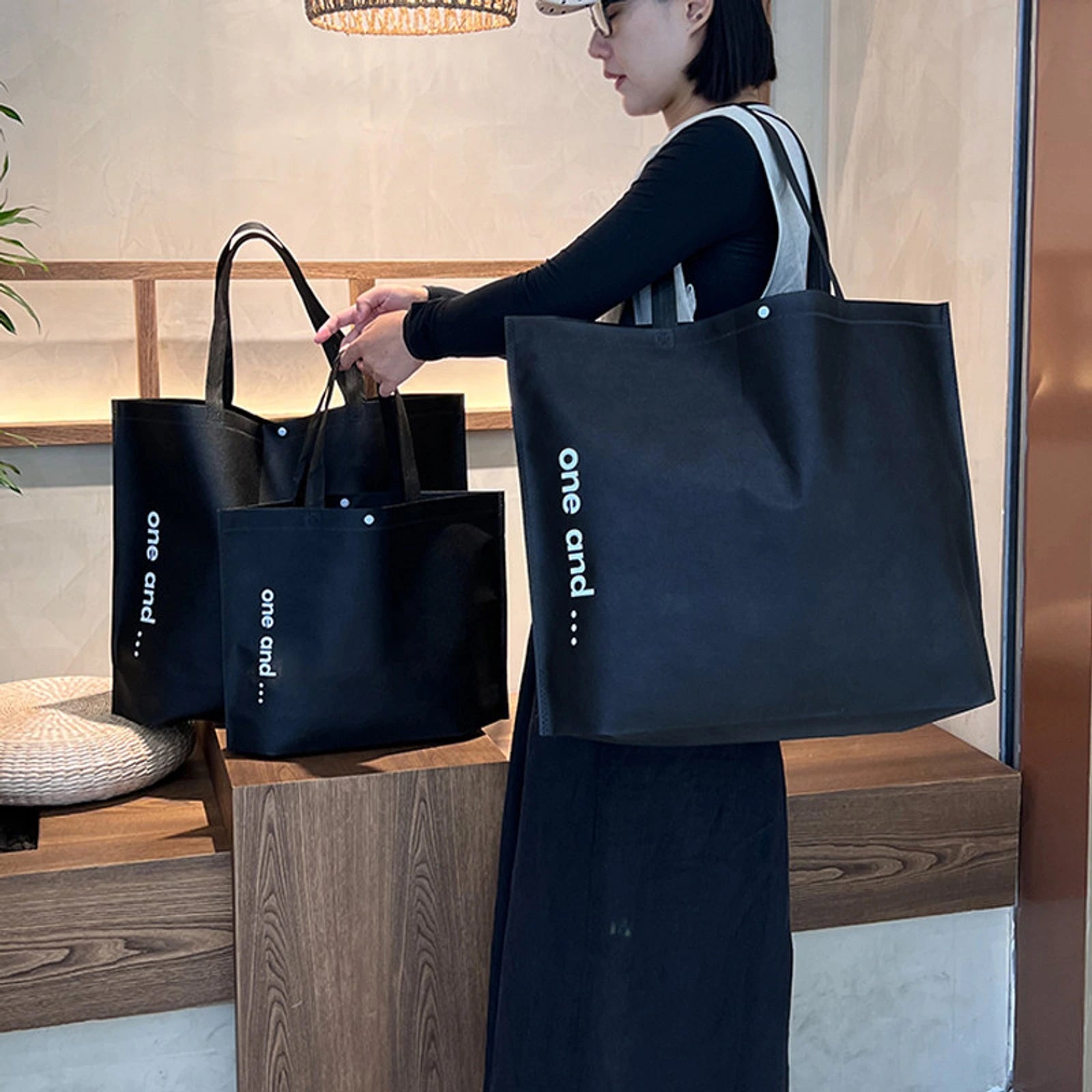 13-Style Large-Capacity Non-Woven Boutique Tote Bags — Black