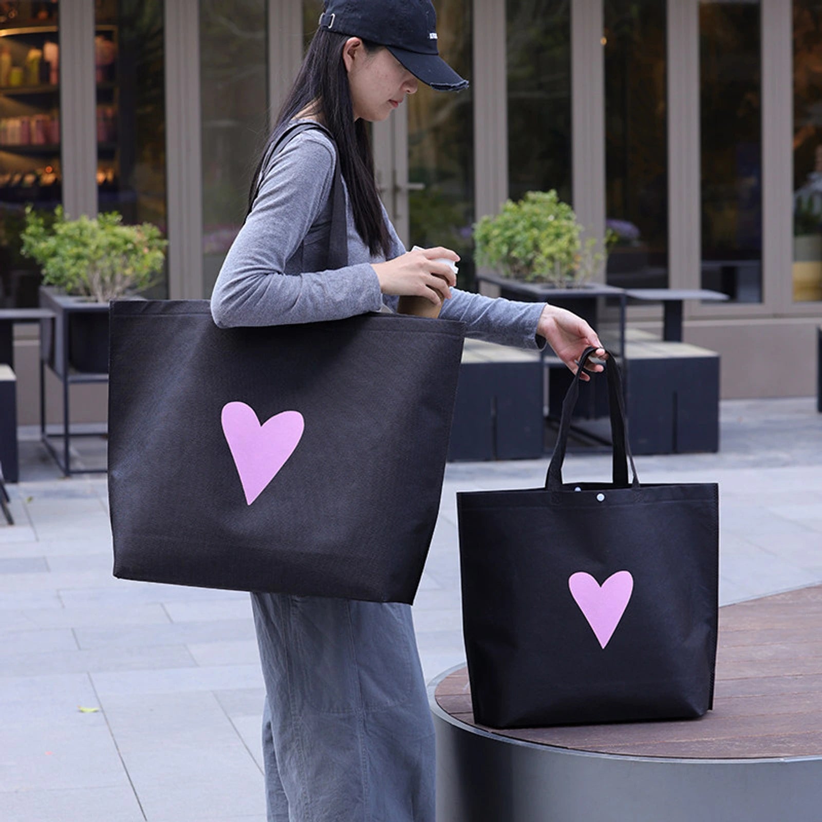 13-Style Large-Capacity Non-Woven Boutique Tote Bags — Pink Heart Print