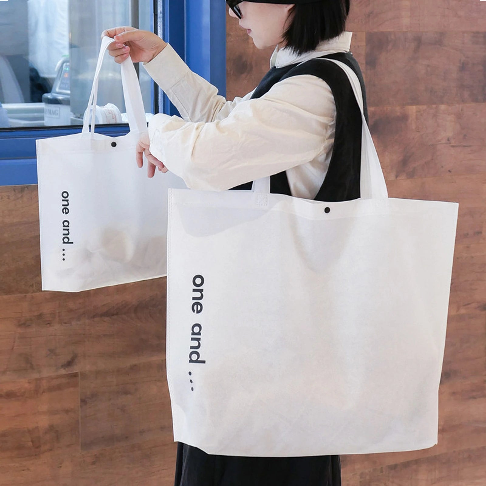 13-Style Large-Capacity Non-Woven Boutique Tote Bags — White