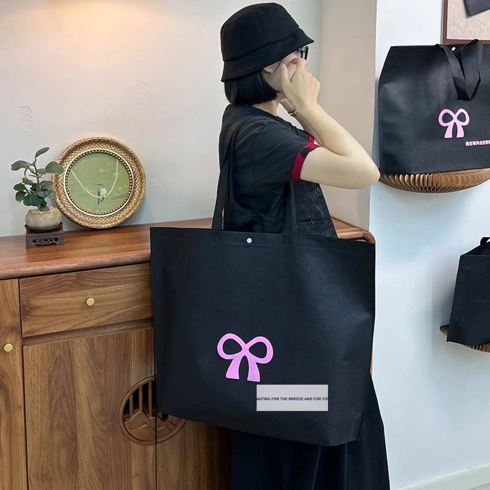 17-Style Large-Capacity Snap-Closure Non-Woven Tote Bags — Bow Print