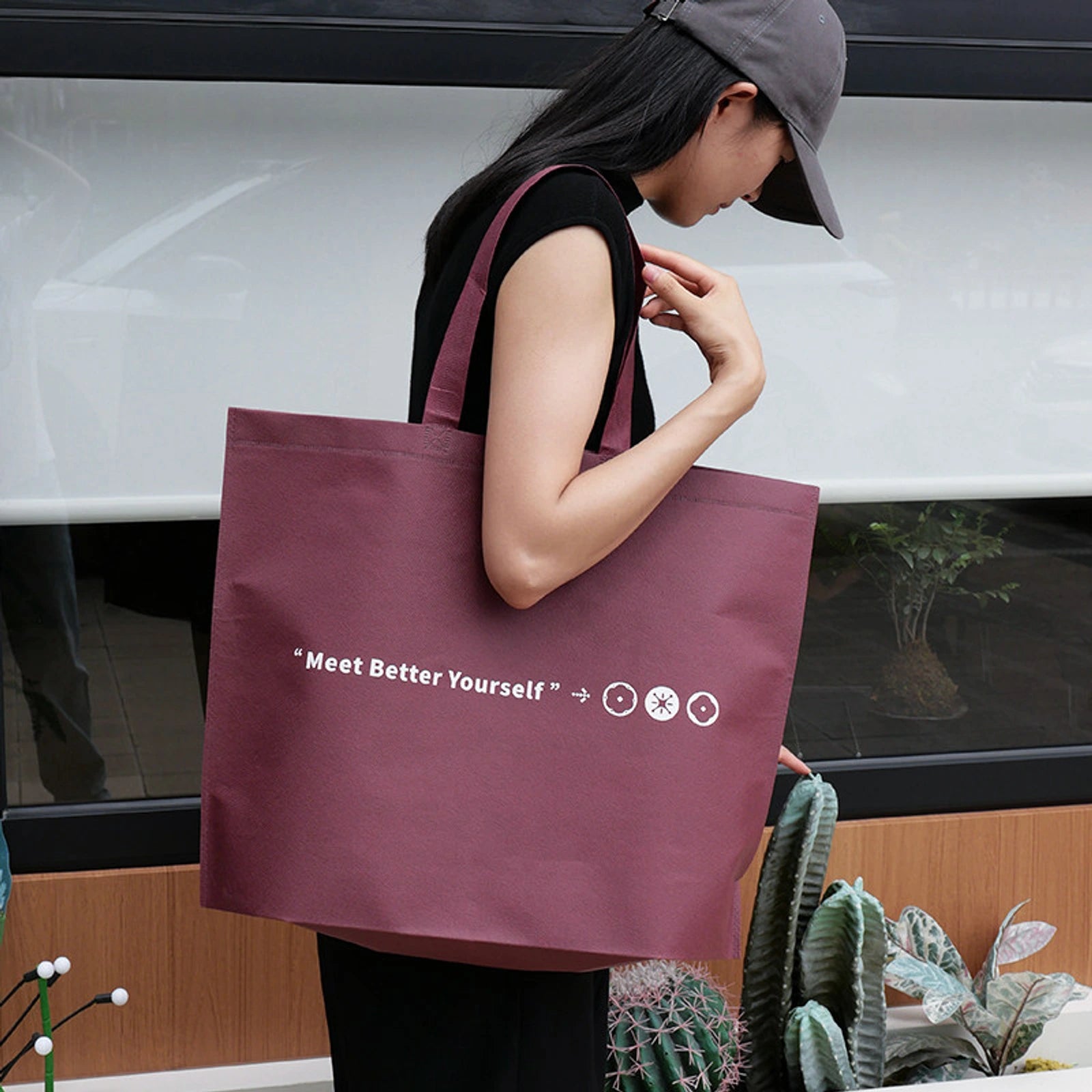 18-Style Premium Non-Woven Tote Bags for Apparel Stores — Ancora Red