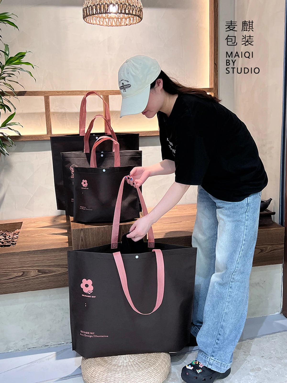 20-Style Snap-Closure Non-Woven Tote Bags for Boutiques product view 1