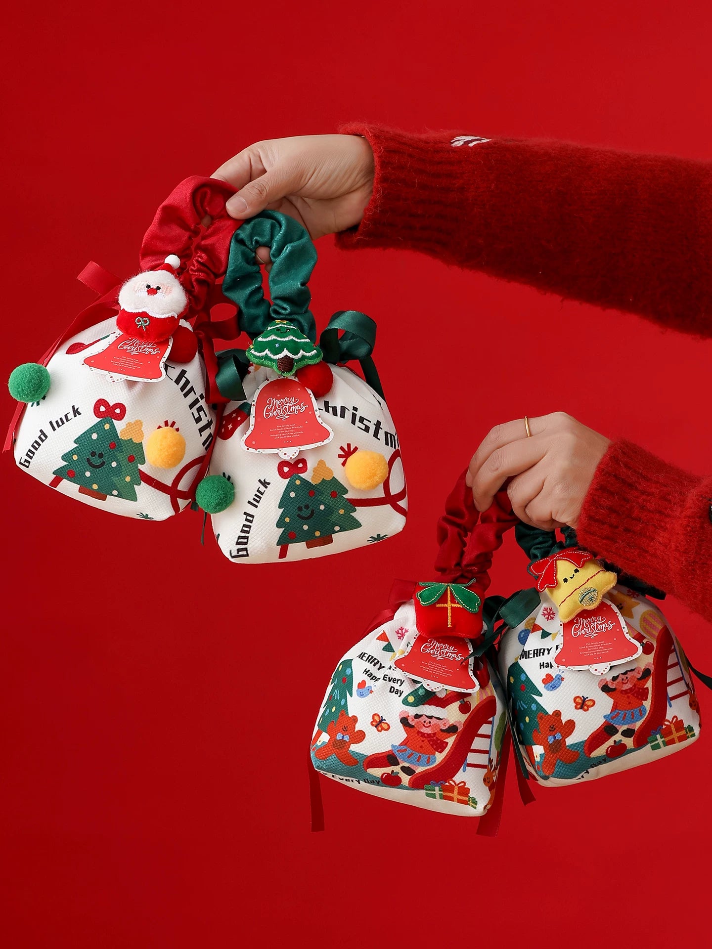Oval Christmas Gift Bags with Carry Handles – gallery 02