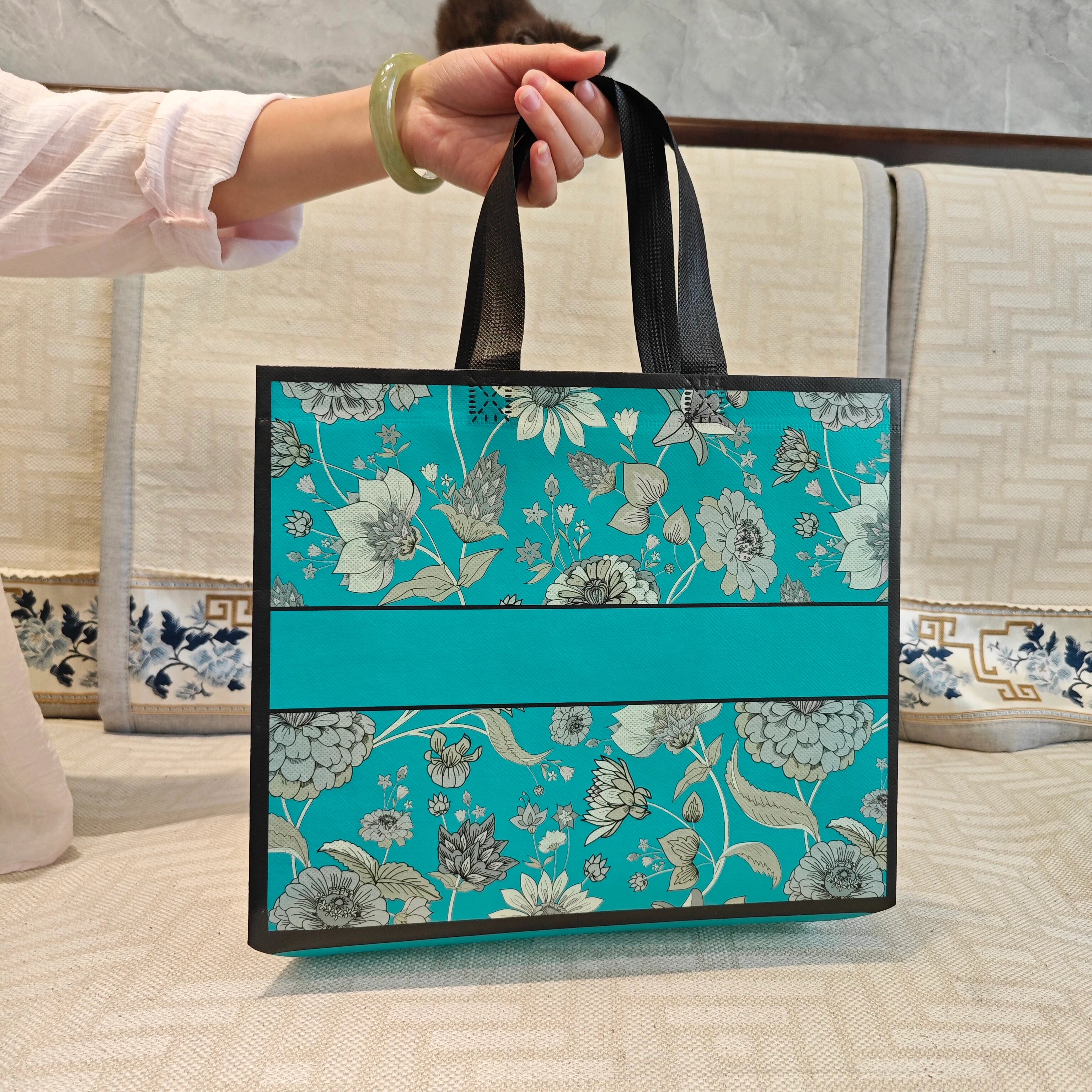 Fashion Blue Floral boutique laminated non-woven tote bags — 30 designs