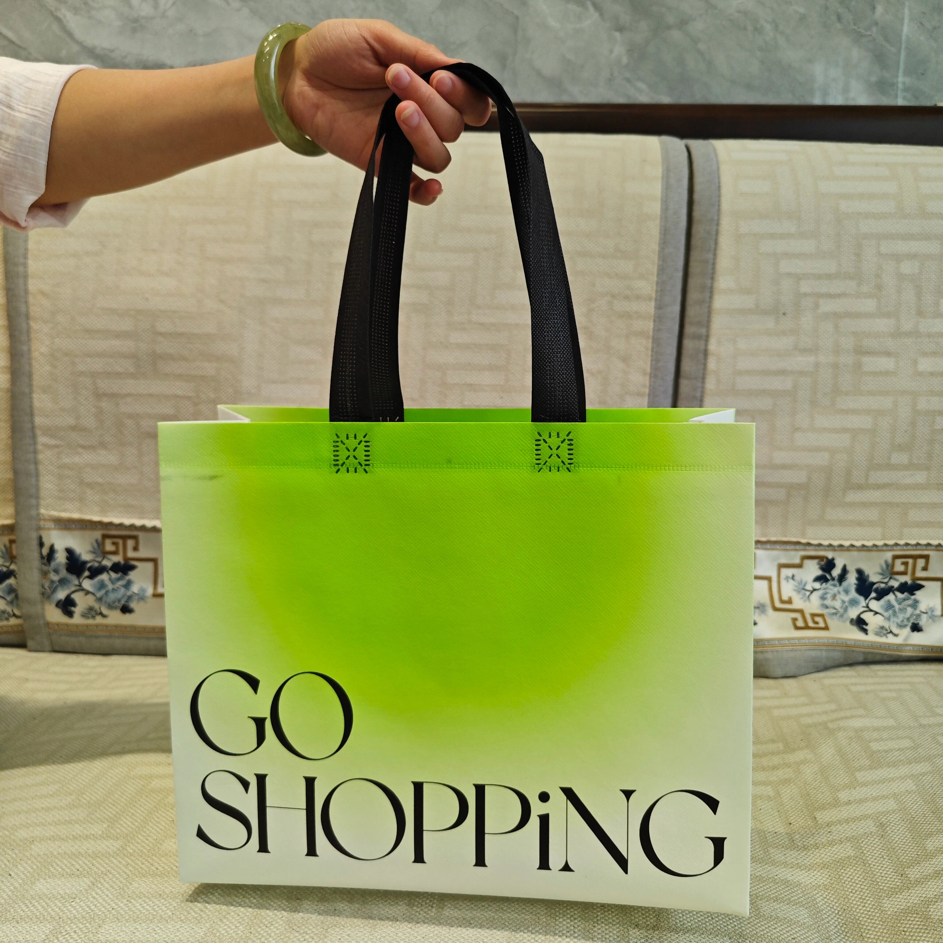 Green Gradient boutique laminated non-woven tote bags — 30 designs
