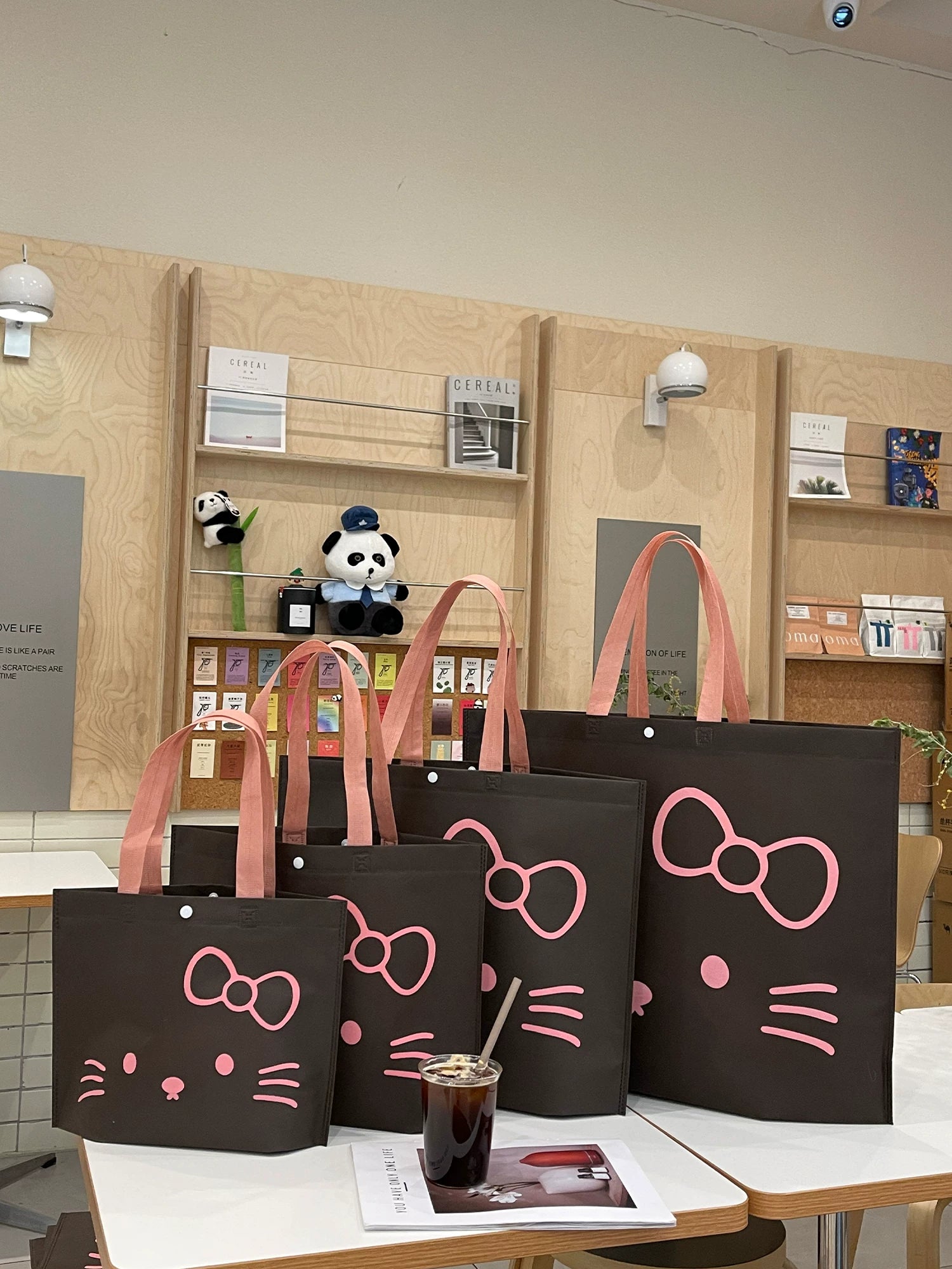 Coffee brown bow-cat non-woven tote bag size collection