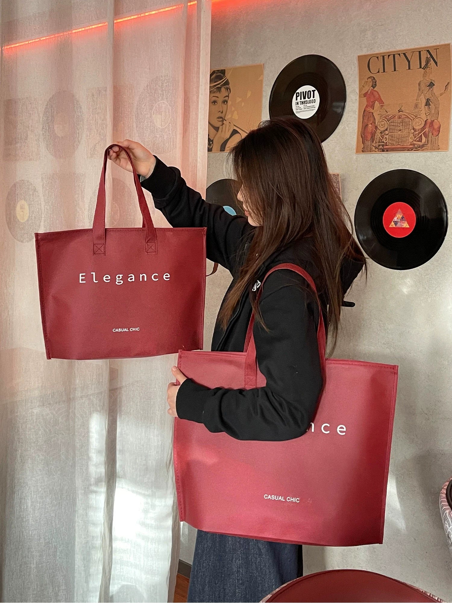Burgundy zipper non-woven tote bag for boutique retail packaging