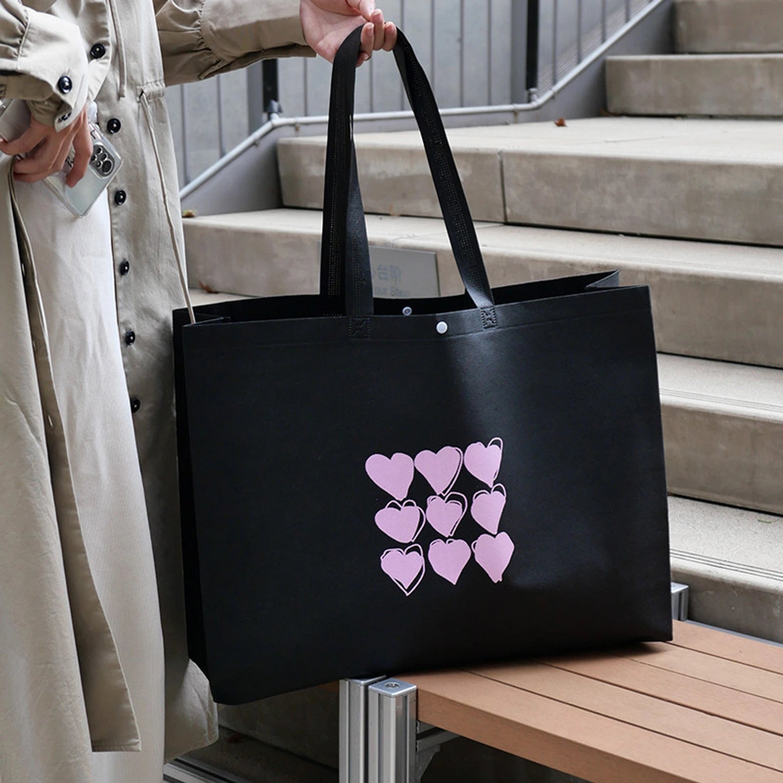 Large-Capacity Coffee-Brown Non-Woven Tote Bags — 5 Styles — Gusseted — Black & Pink