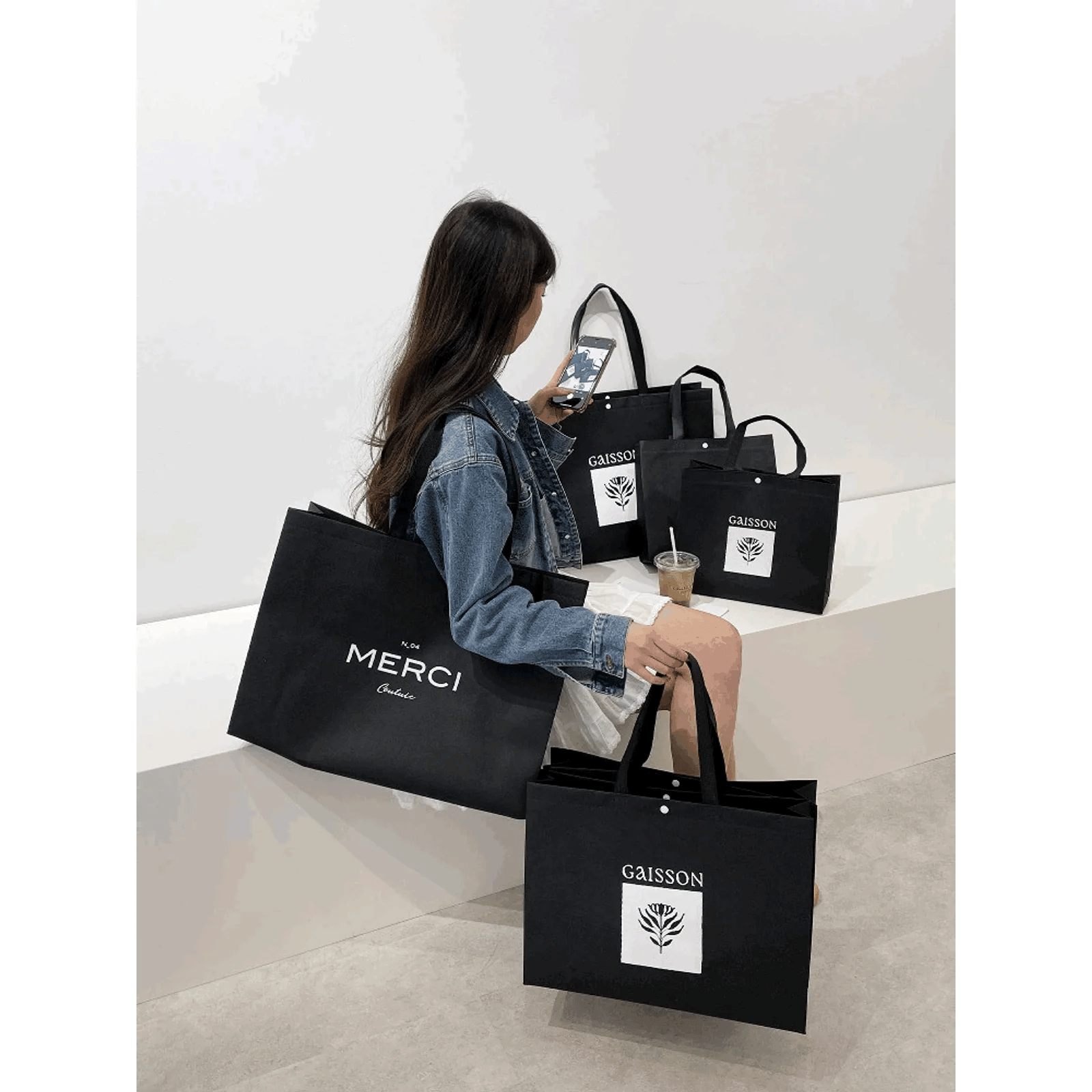 Large-Capacity Non-Woven Tote Bags — 12 Styles animated product view 1