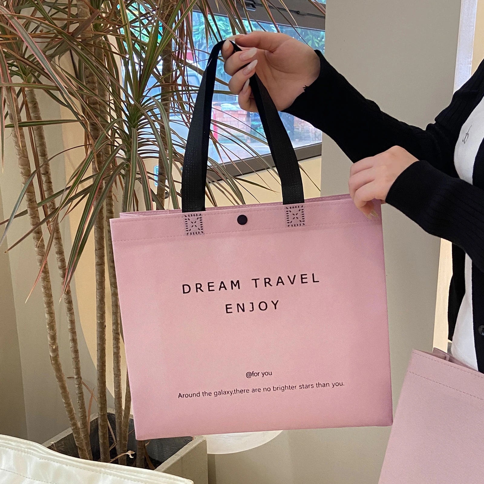Large-Capacity Non-Woven Tote Bags — 16 Styles — Light Purple Dream Snap — Closure