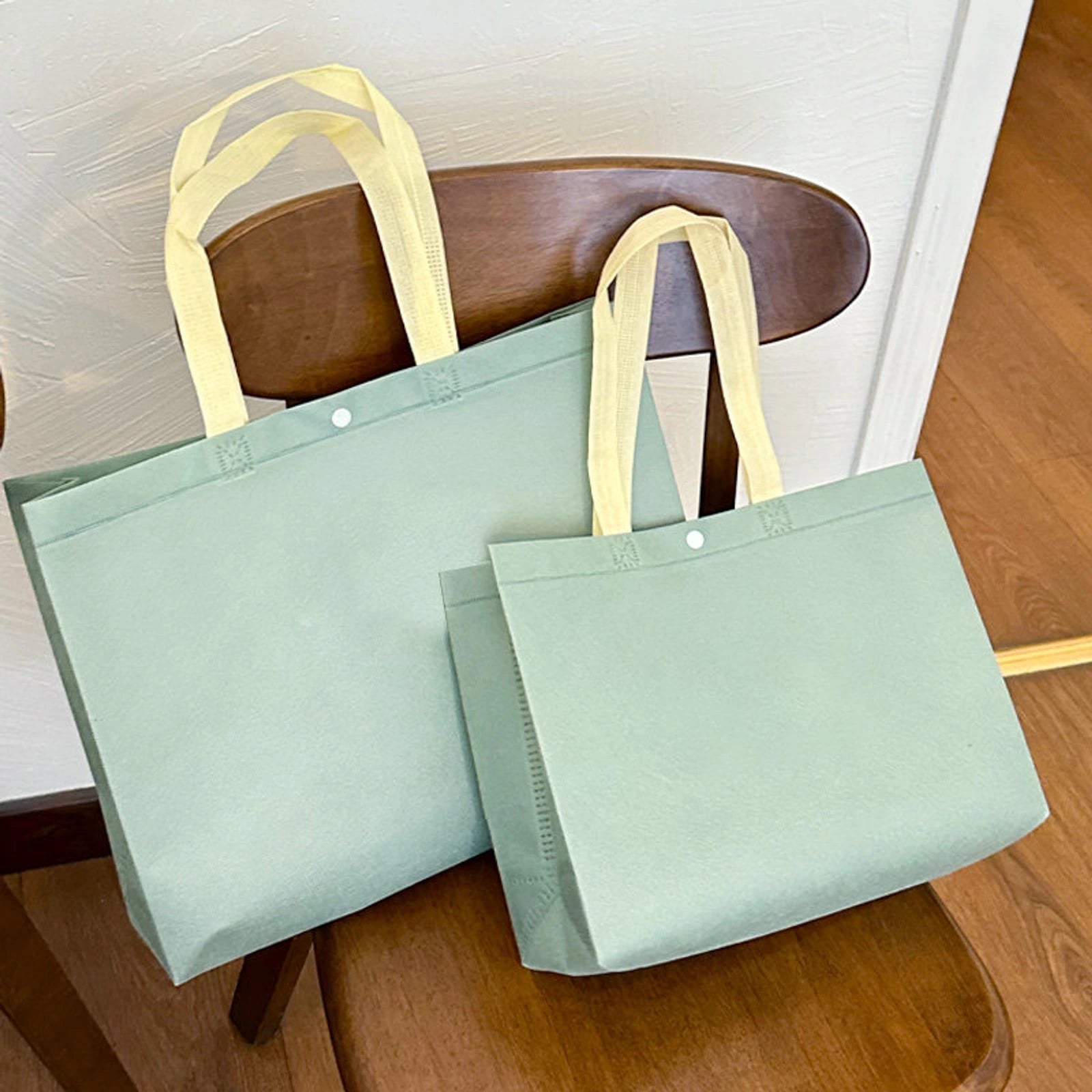 Large-Capacity Non-Woven Tote Bags — 8 Styles — Bean GreenSnap ClosurePlain