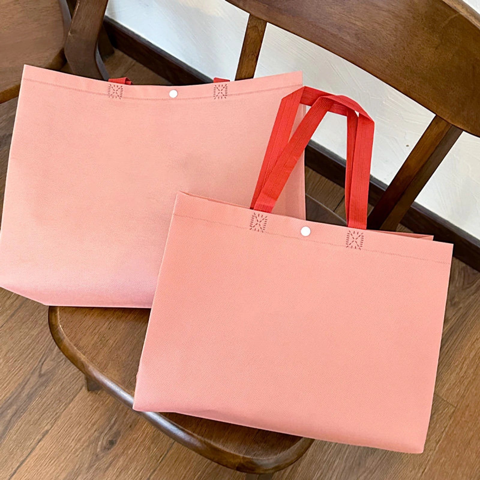 Large-Capacity Non-Woven Tote Bags — 8 Styles — Blush PinkSnap ClosurePlain