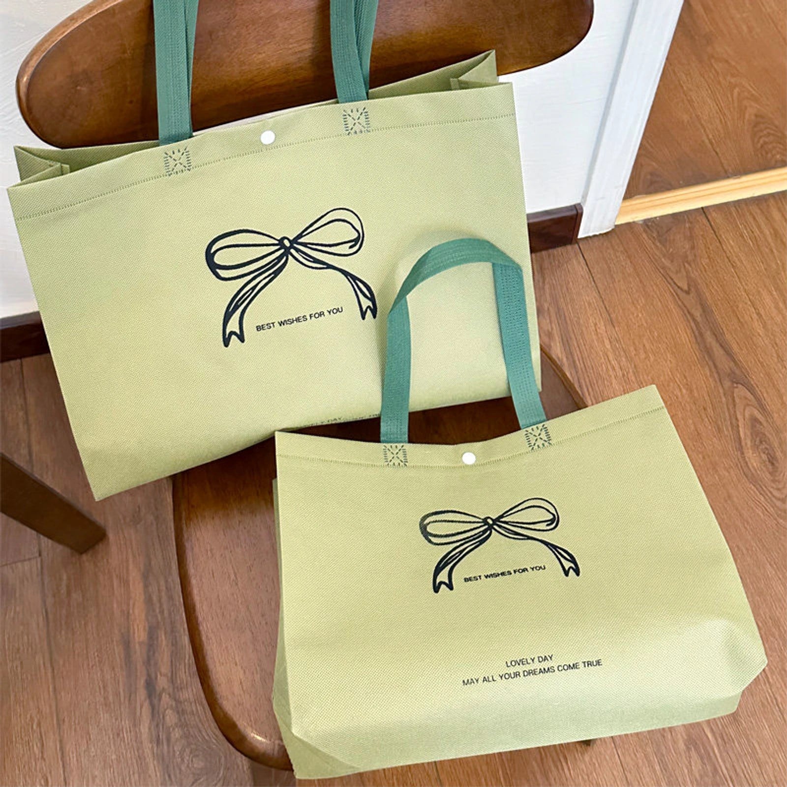 Large-Capacity Non-Woven Tote Bags — 8 Styles — Matcha GreenHorizontalBow Print