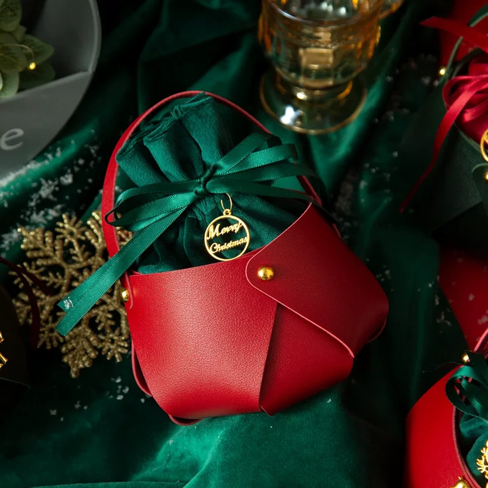 Leather-Look Hexagonal Christmas Apple Gift Bags – product view