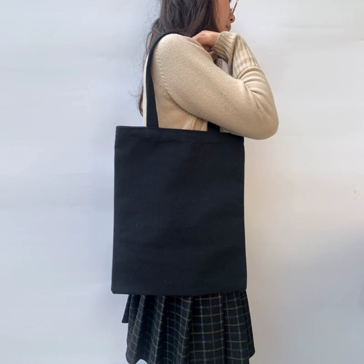 Black medium vertical canvas tote bag