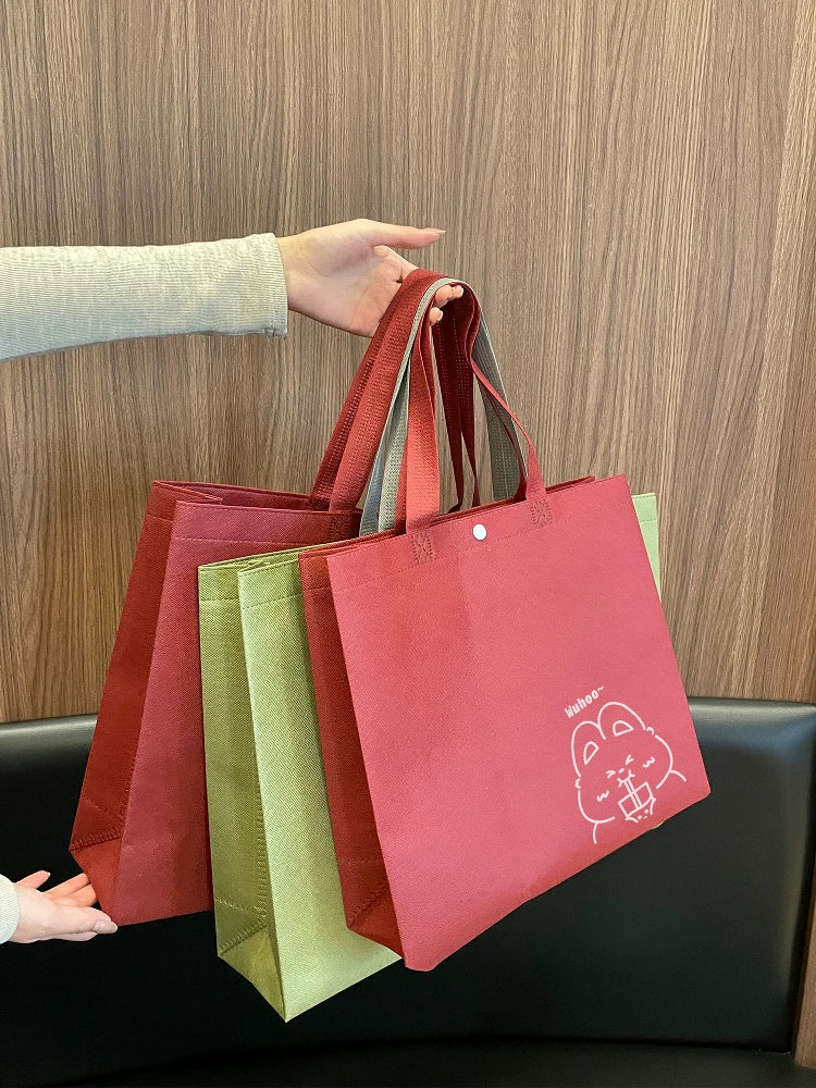 Red and matcha green non-woven tote bags with snap closures