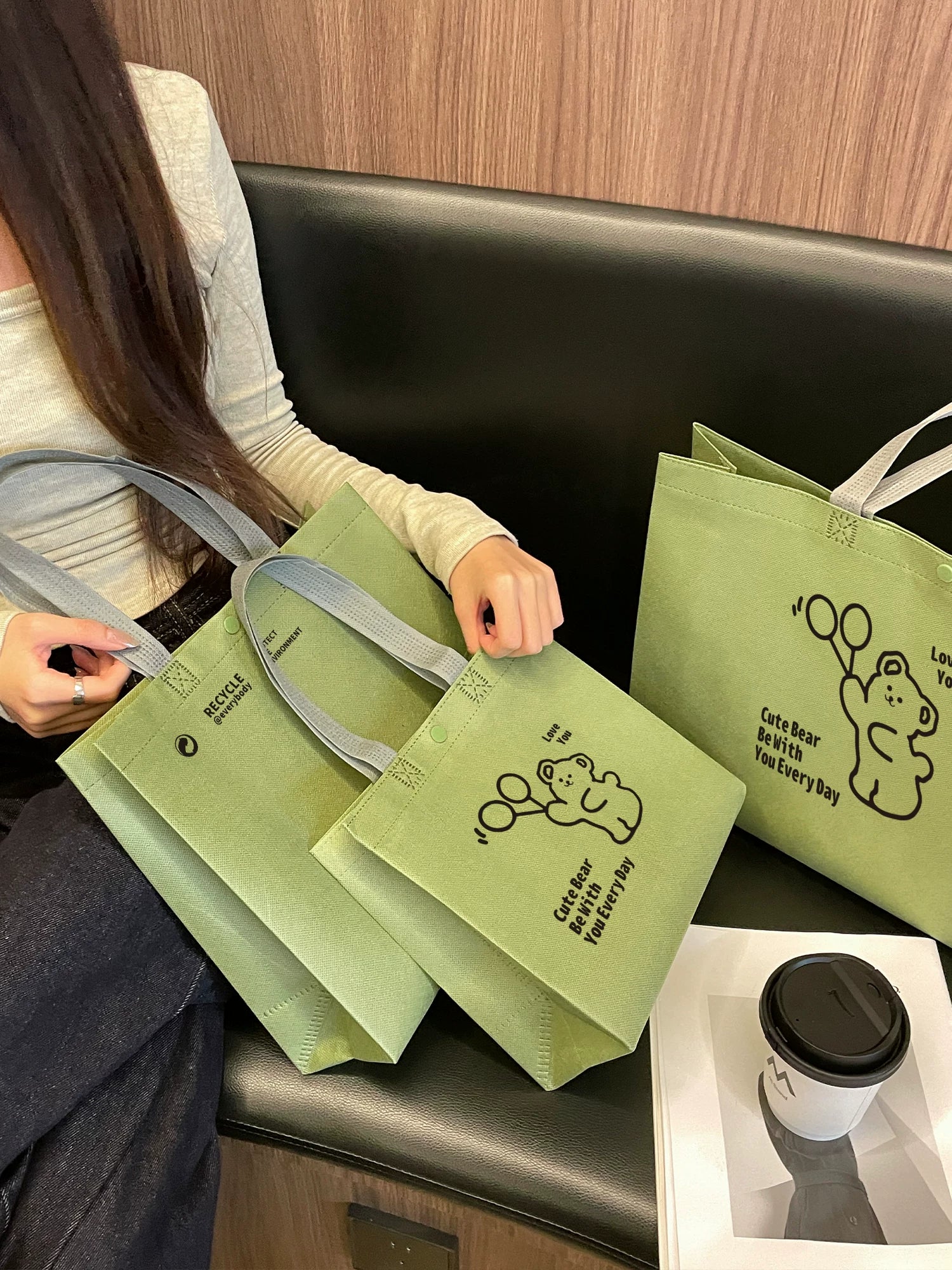 Reusable non-woven shopping bags with reinforced fabric handles