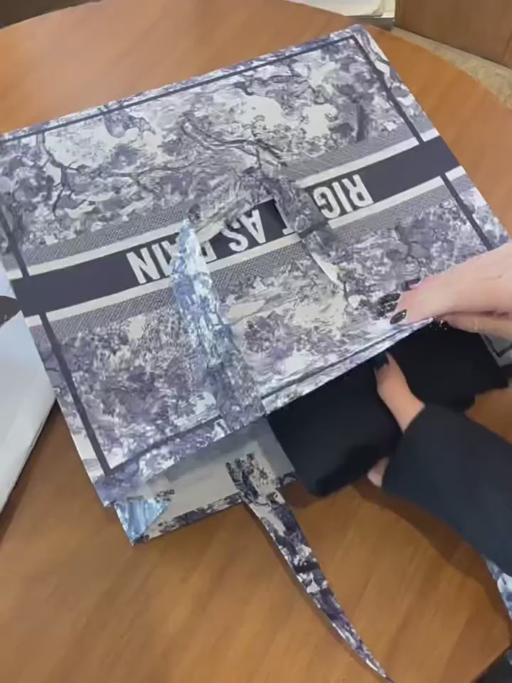 Laminated non-woven tote bag product video showing size and structure