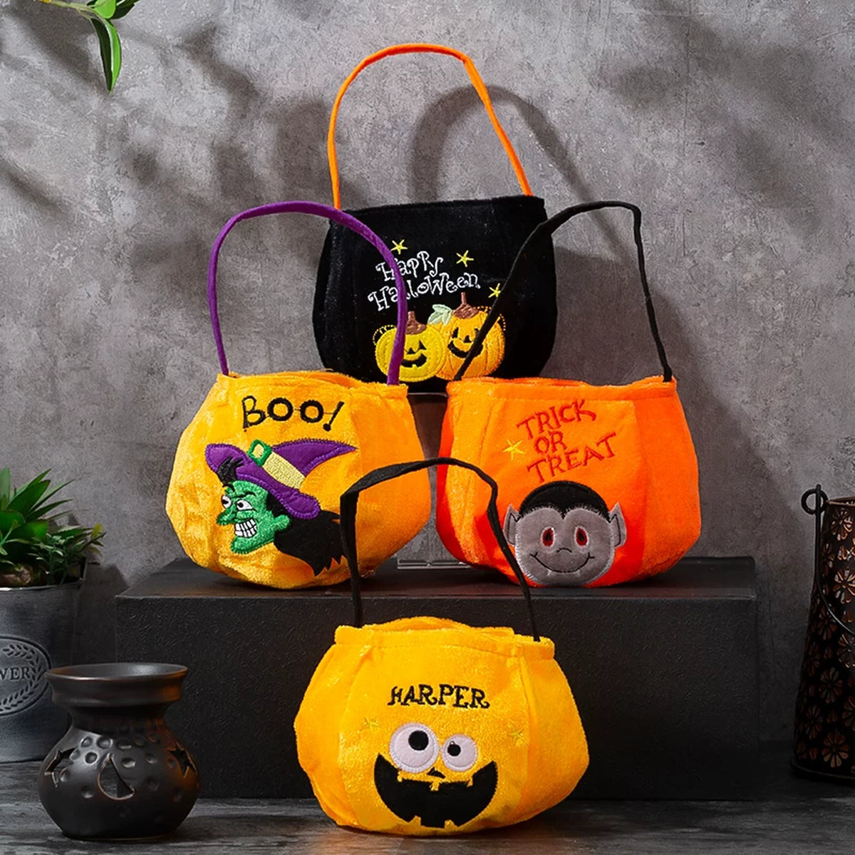 Pumpkin-shape Halloween trick-or-treat bags – gallery 1