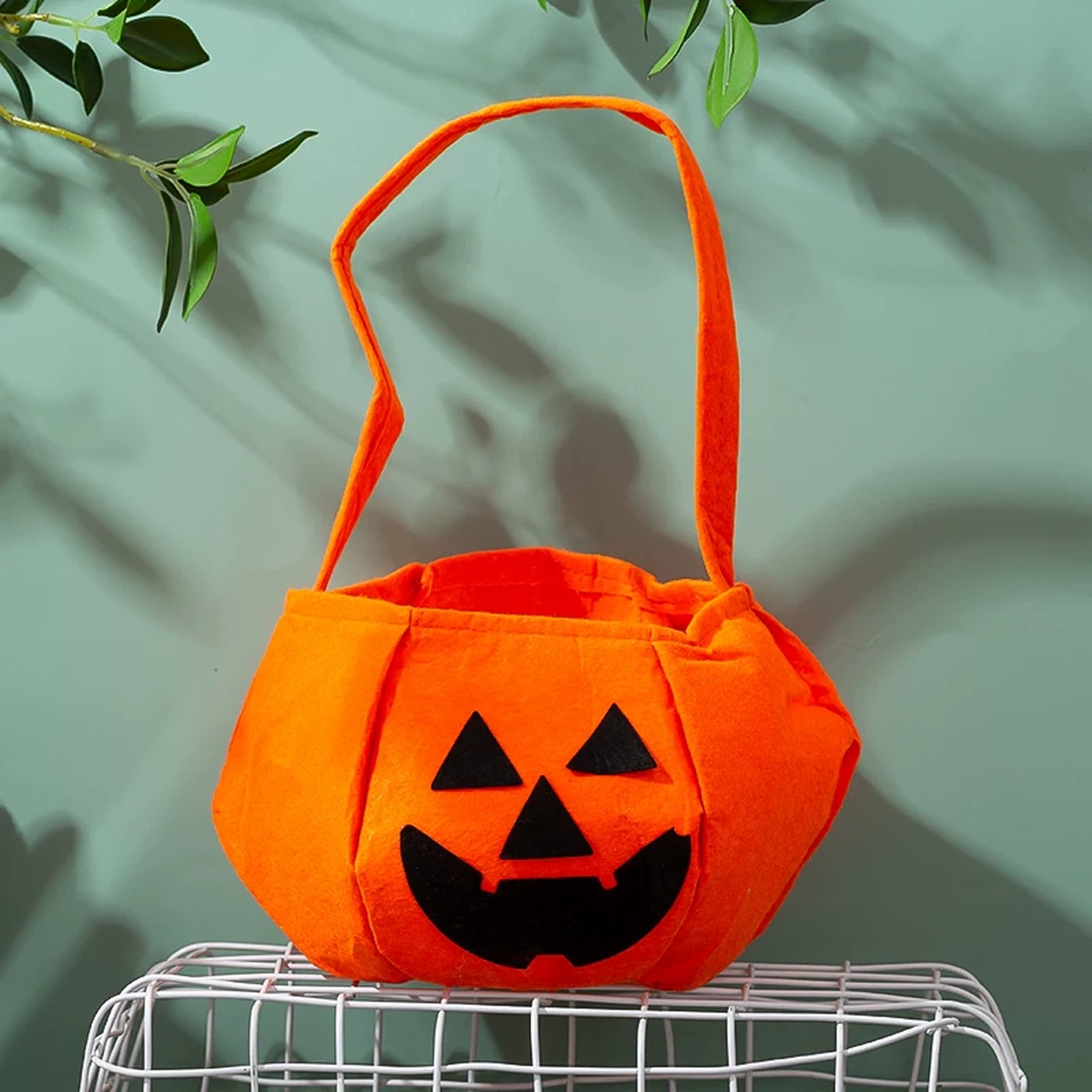 Pumpkin-shape Halloween trick-or-treat bags – gallery 2