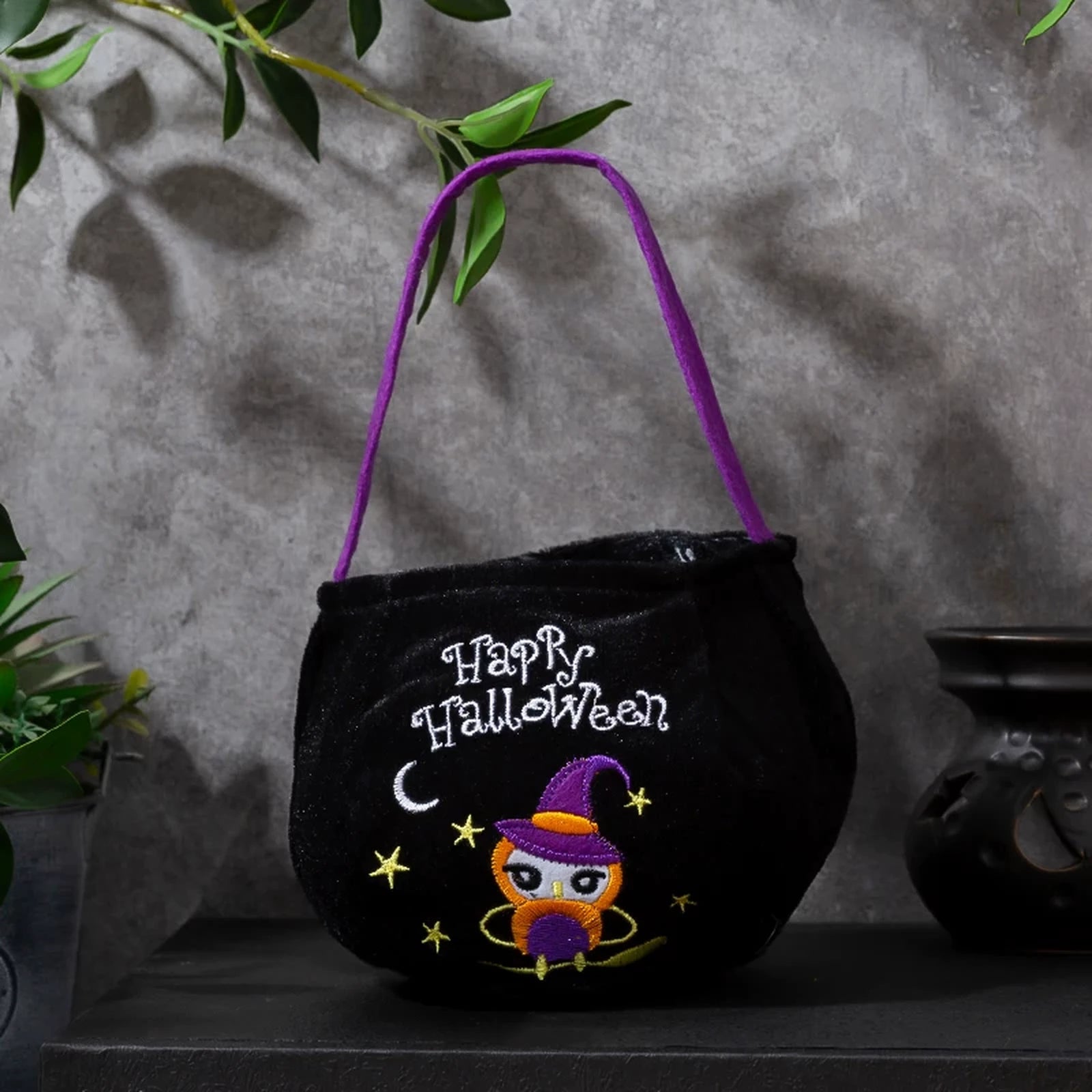 Pumpkin-shape Halloween trick-or-treat bags – gallery 3