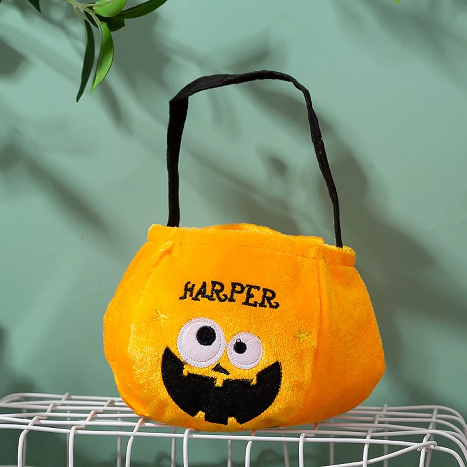Spooky-face pumpkin Halloween trick-or-treat bag with handle