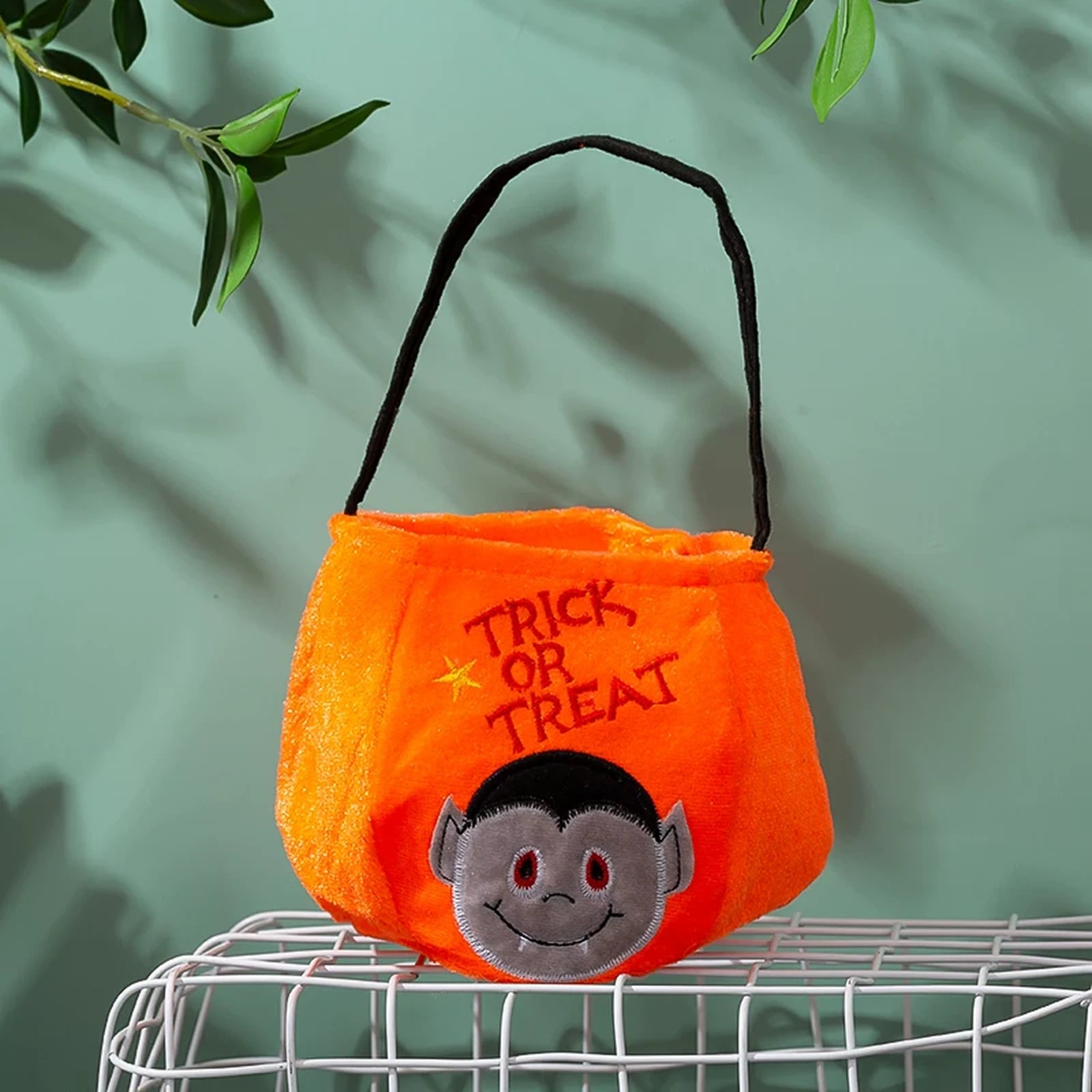 Trick-or-treat pumpkin Halloween bag with handle