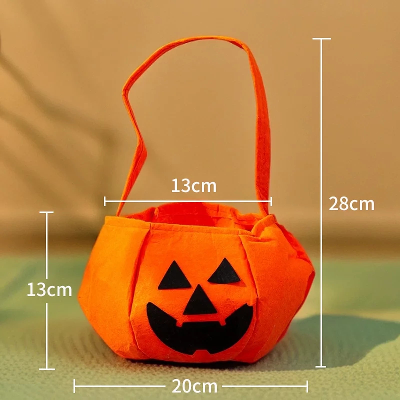 Classic pumpkin Halloween trick-or-treat bag with handle