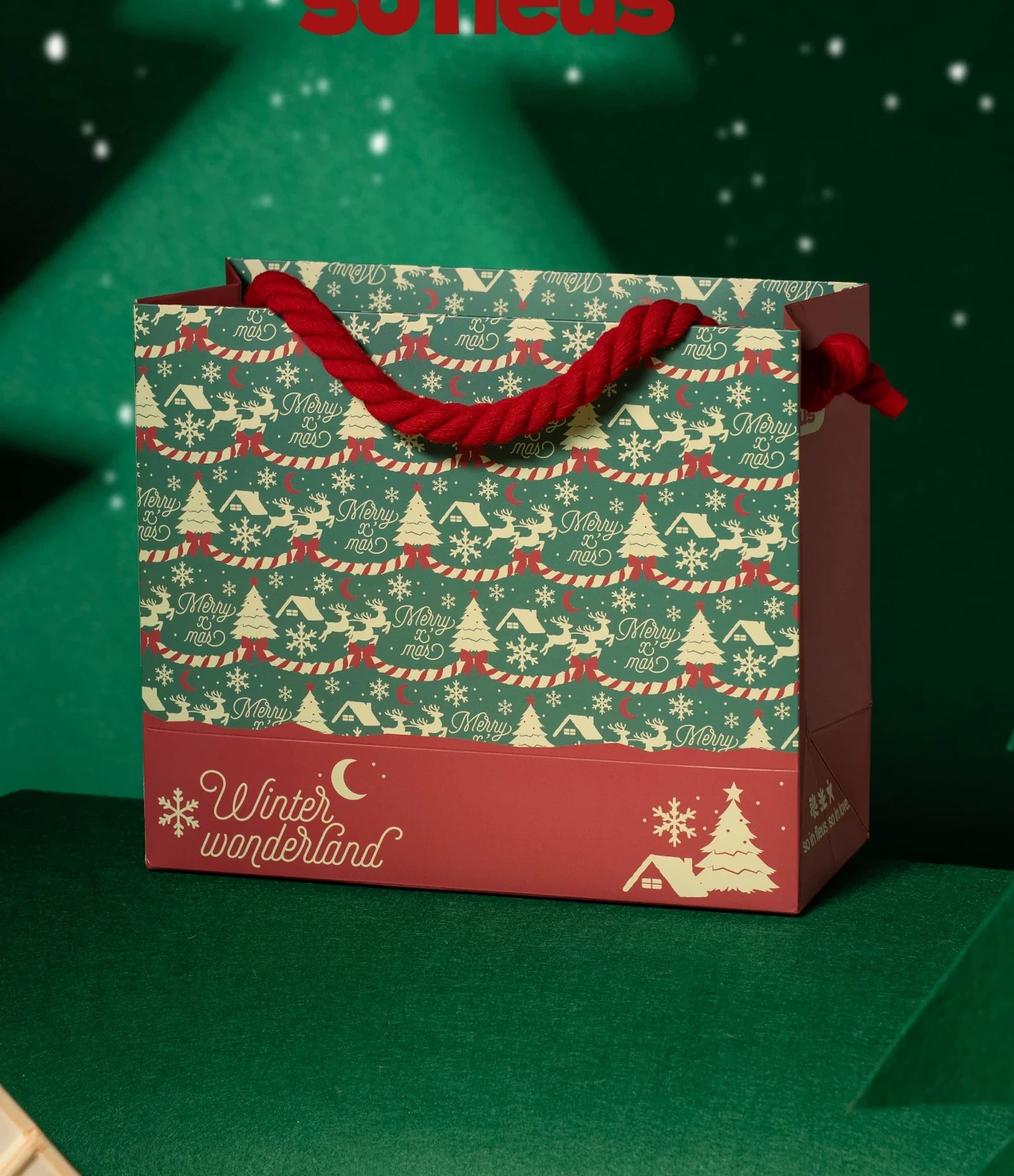 Red and Green Rope-Handle Christmas Paper Gift Bags – product view