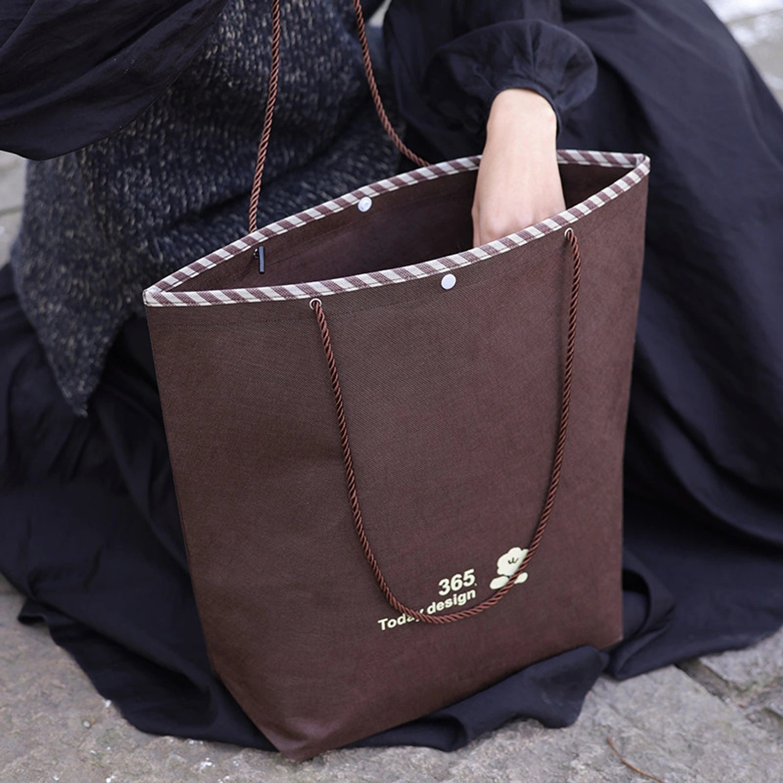 Rope-Handle Stitched Non-Woven Tote Bags — 7 Styles — Inverted Trapezoid — Coffee BrownFlowing Stripe
