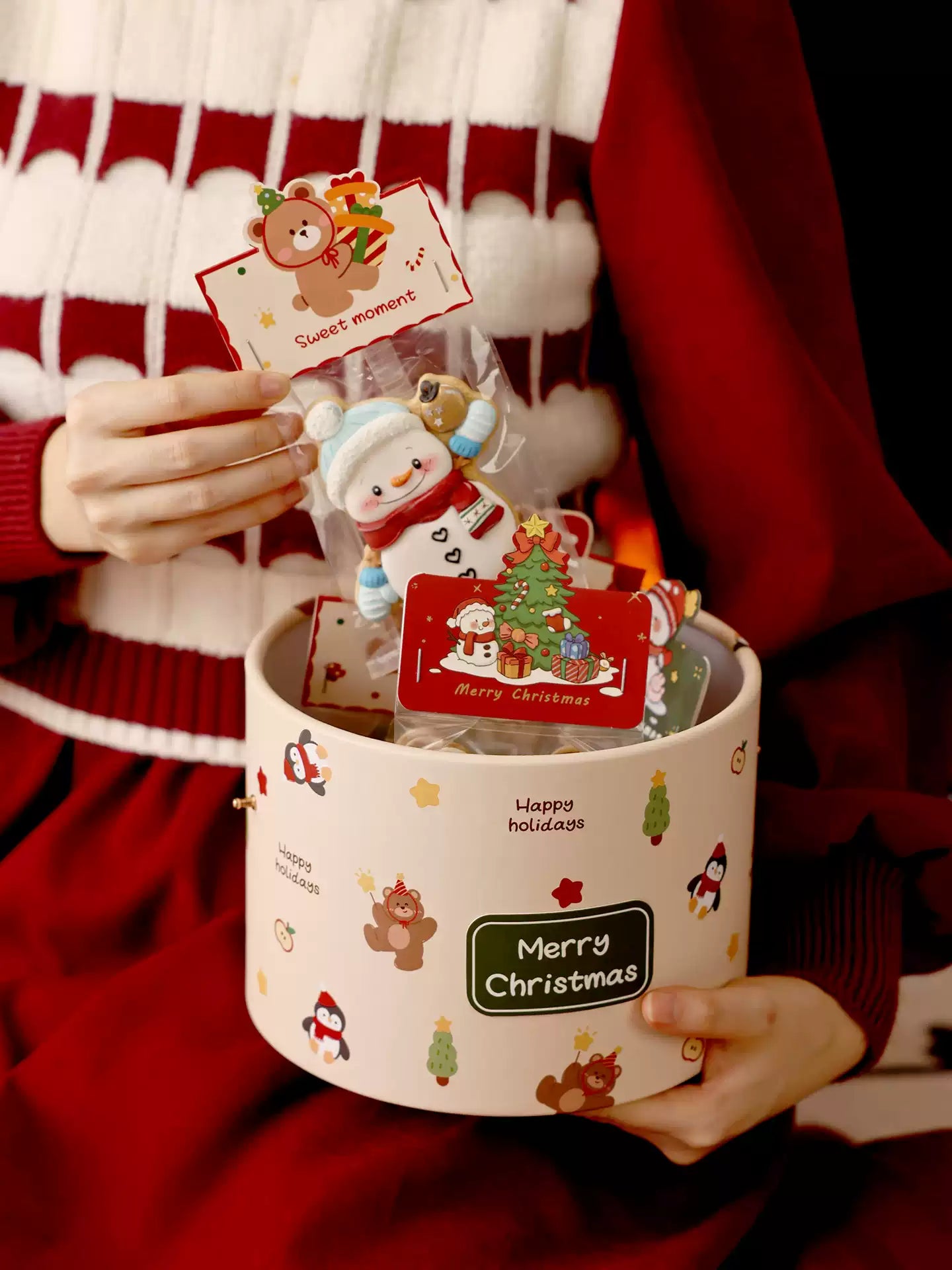 Open round Christmas gift hatbox showing interior space