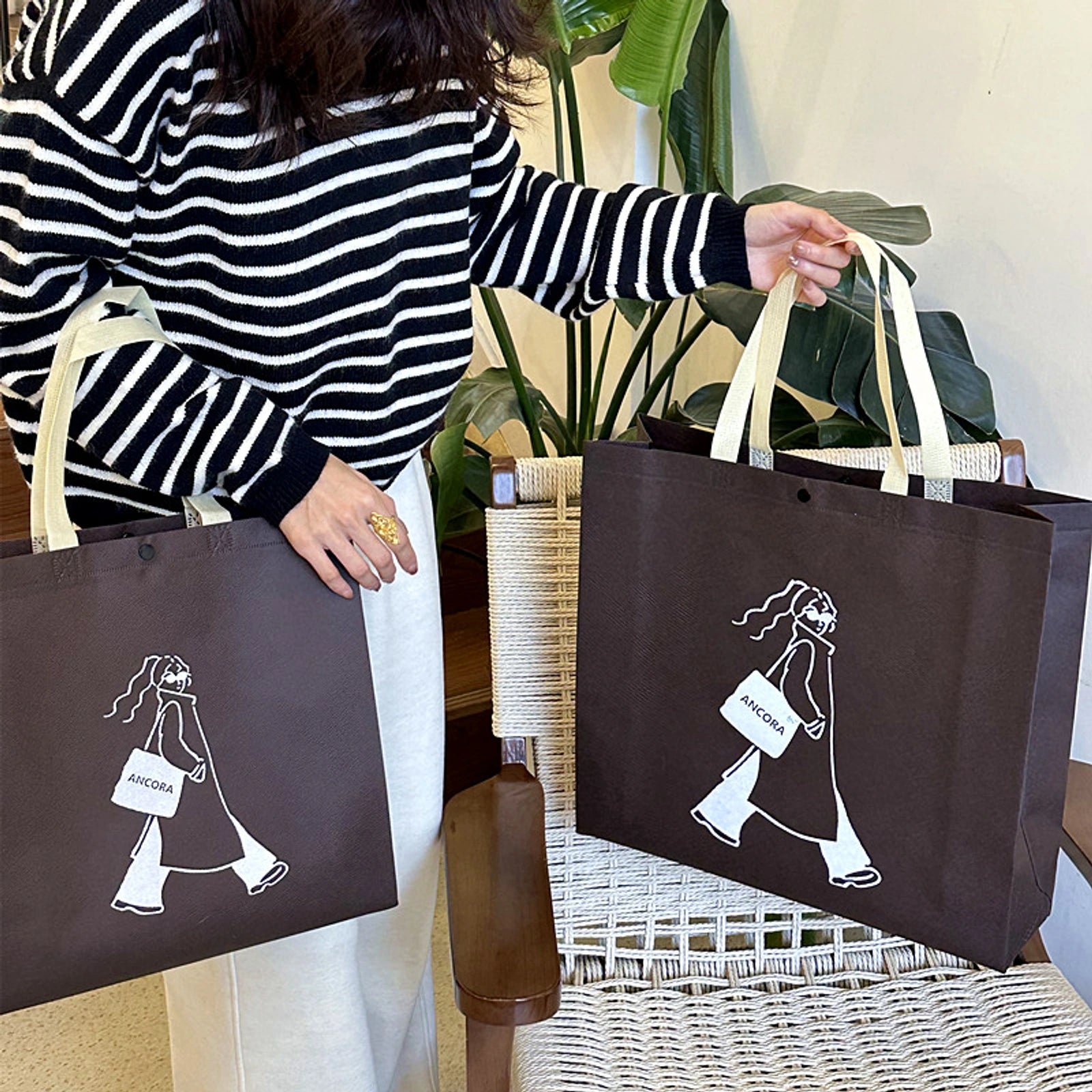 Snap-Closure Non-Woven Tote Bags — 11 Styles — Coffee BrownWoman Print