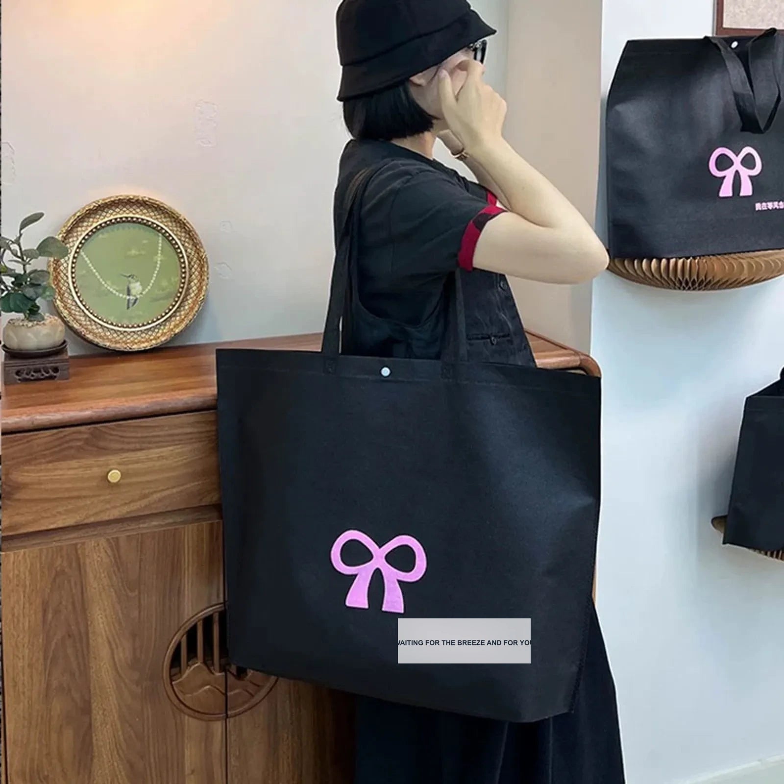 Snap-Closure Non-Woven Tote Bags — 12 Styles — — Black & Pink