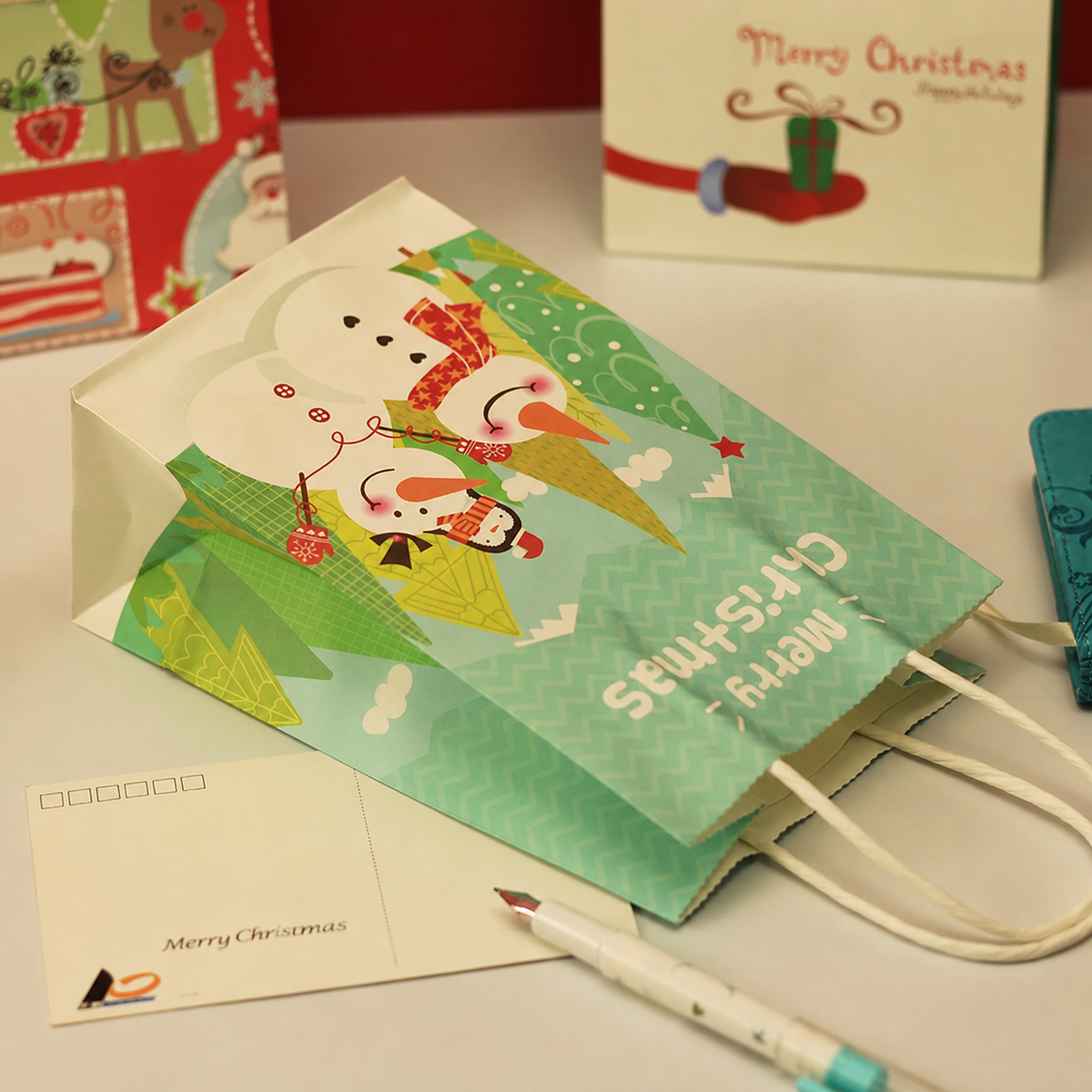 Design 06 green snowman 150gsm kraft Christmas paper gift bag