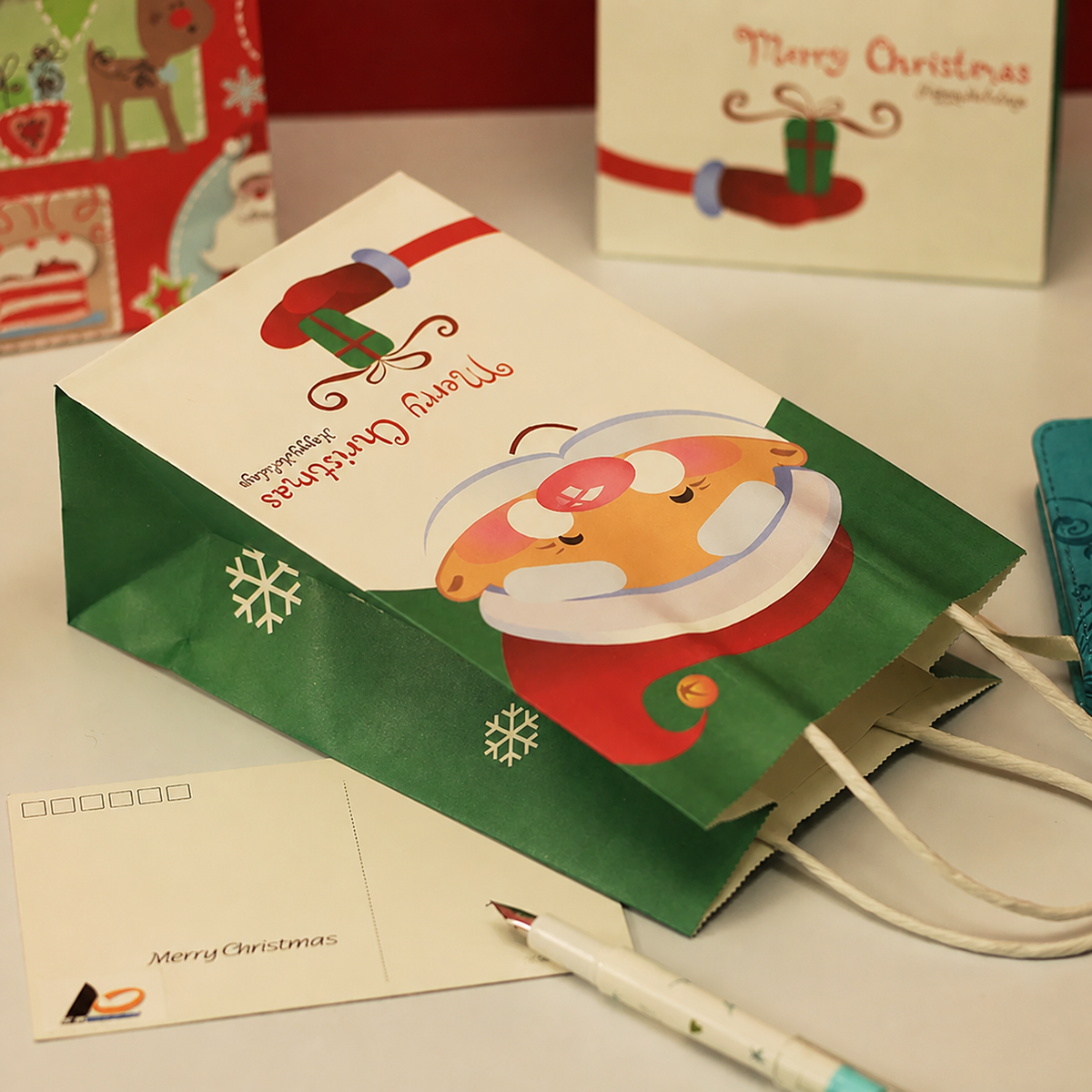 Design 19 Santa gift box 150gsm kraft Christmas paper gift bag