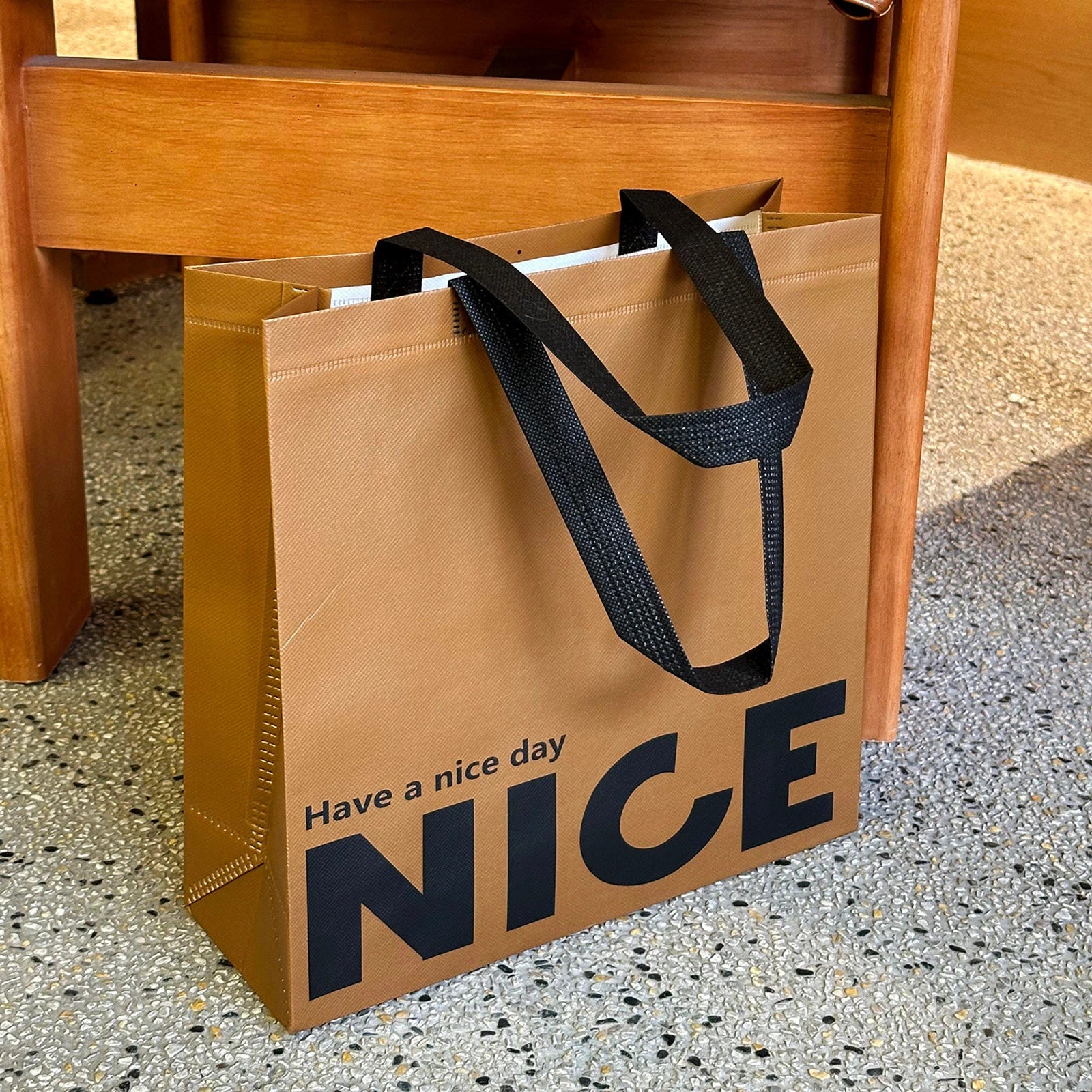 Vertical Large-Capacity Non-Woven Tote Bags — 4 Styles — Brown — Nice Print